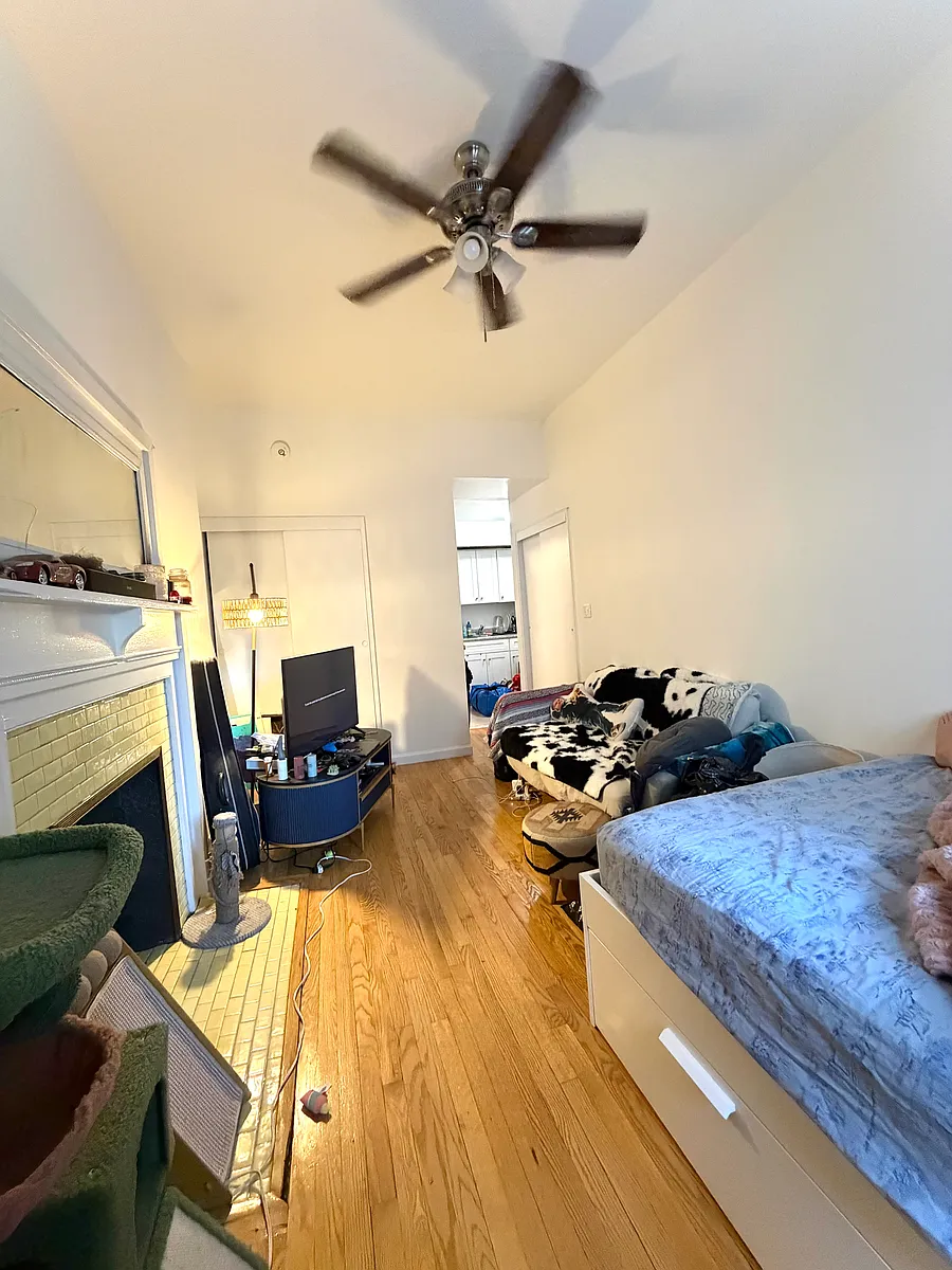 Building Photo - 62 W 71st St #4B
