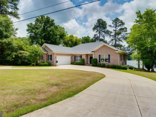 115 Lakeshore Cir NE, Milledgeville, GA 31061