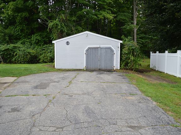 2nd image of 444 Putnam Hill Rd