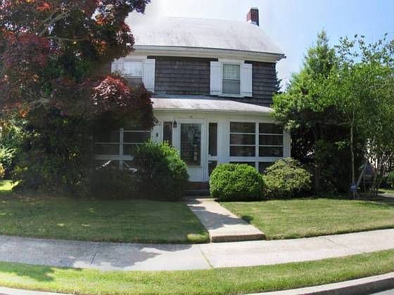 1st image of 120 Laurel St