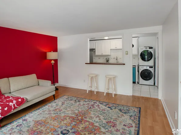 32 East Hills Drive #32, New Canaan, CT 06840