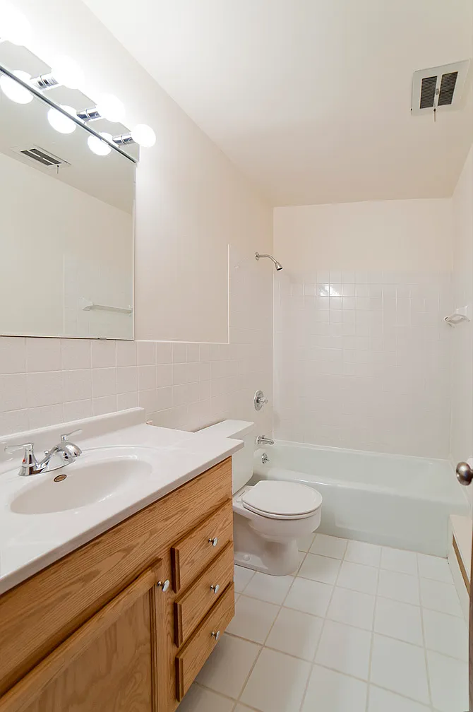 Building Photo - Highland Village Apartments