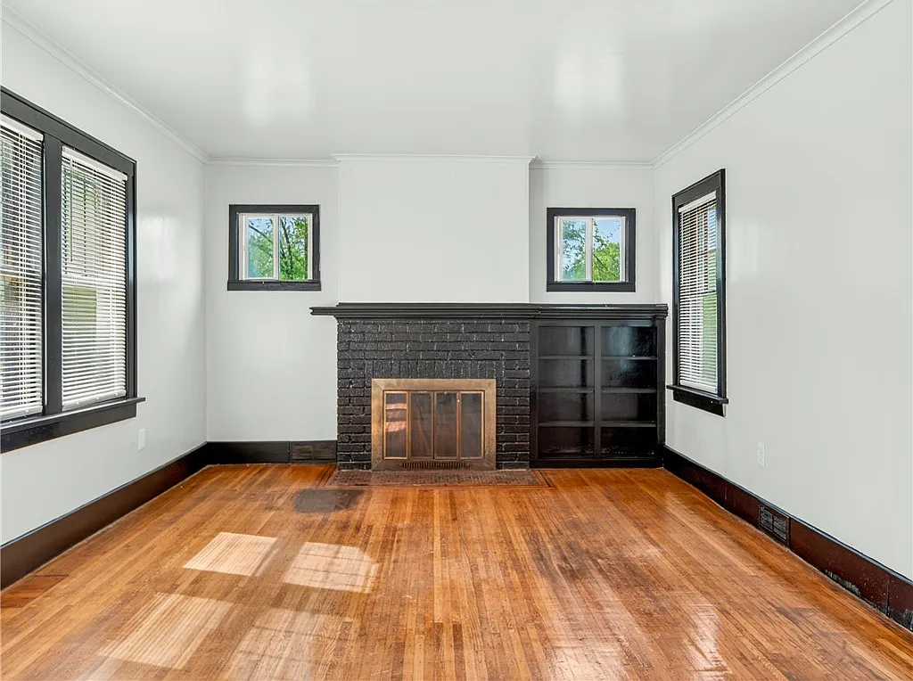 4 bed, 2.0 bath, 2250 sqft, $2,250 — Photo 2