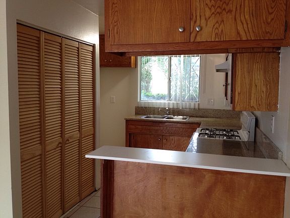 3rd image of 429 N Rockvale Ave