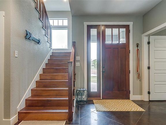 5th image of 623 S Sugartree Dr