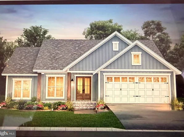 28 S Glebe Rd, Montross, VA 22520