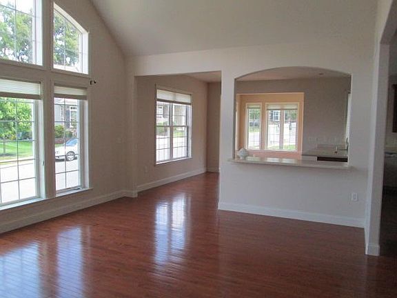 5th image of 319 Houffman Pl