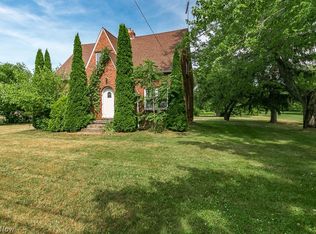 2327 Hubbard Rd, Madison, OH 44057