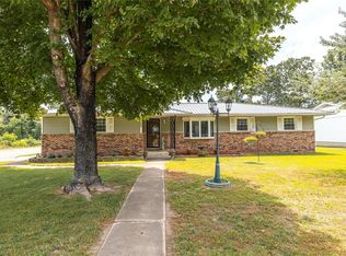 1904 Donna Cir, Lebanon, MO 65536