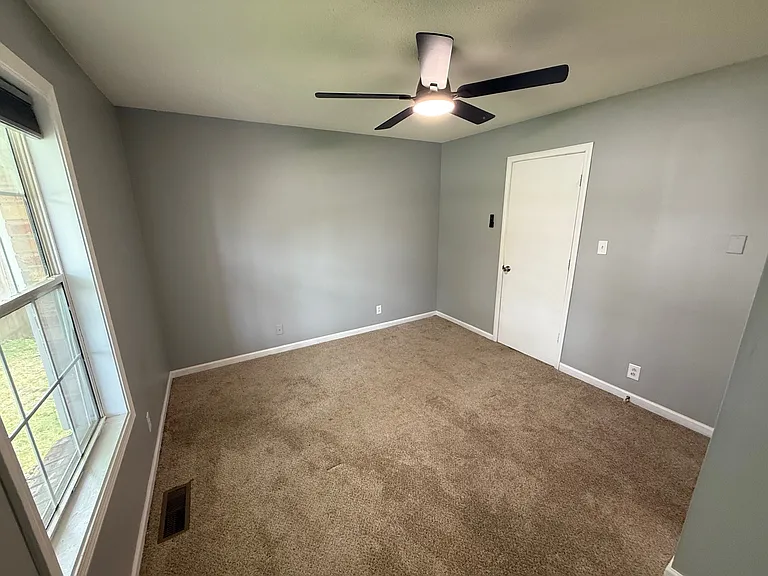 2011 Windroe Dr — Photo 15