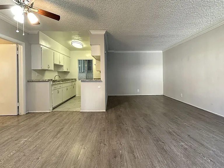 CLN - Collins Apts. — Photo 8