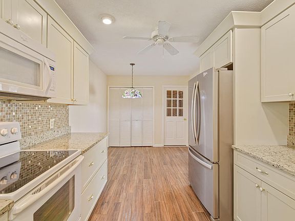 5th image of 12879 SE Berwick Ct #609
