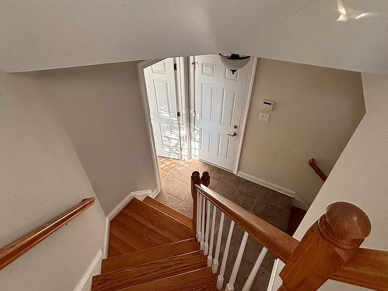 1045 Glenwood Station Ln — Photo 14