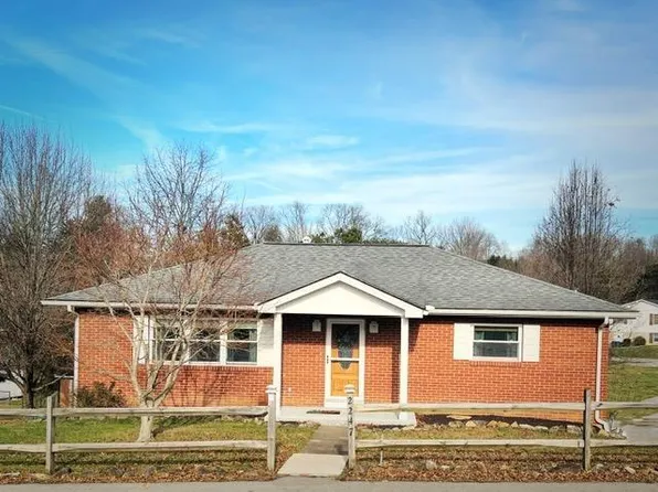 2247 Maple Dr, Fairmont, WV 26554