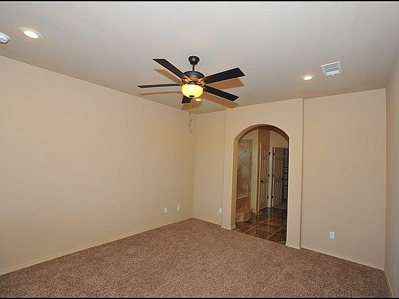 4th image of 732 Gold Beach Dr