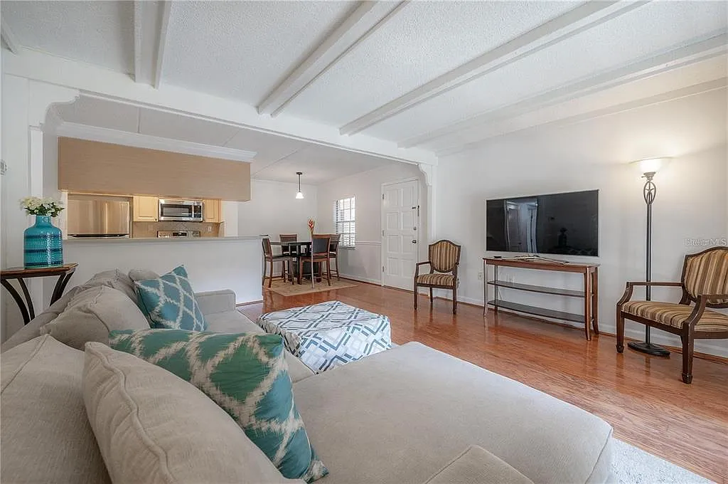 2 bed, 2.0 bath, 1000 sqft, $2,300 — Photo 3