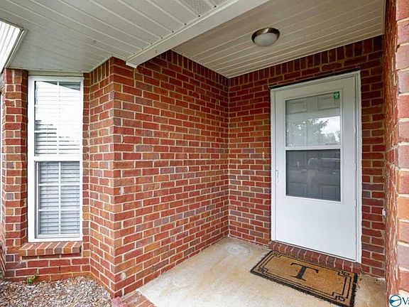 4th image of 110 Herrick Dr SW