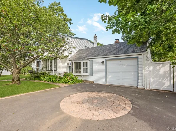 525 Beech Street, North Babylon, NY 11703