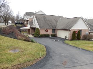 207 Woodcrest Dr, Coraopolis, PA 15108
