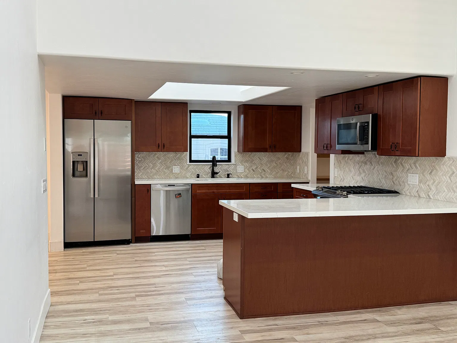 2 bed, 1725 sqft, $4,250 — Photo 3