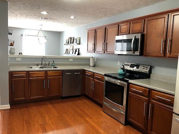 4th image of 421 Creek Oak Dr