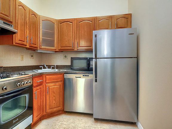 5th image of 135 W 130th St
