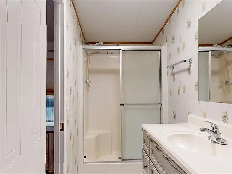 10728 Poplar St NE — Photo 24