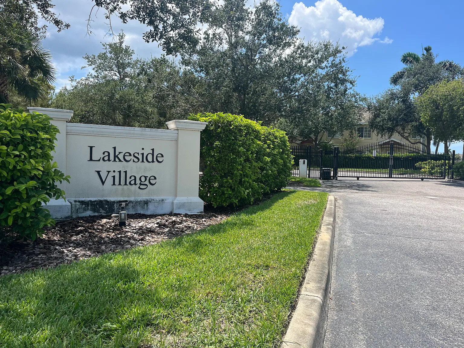 2 bed, 2.5 bath, 1429 sqft, $1,785 — Photo 4