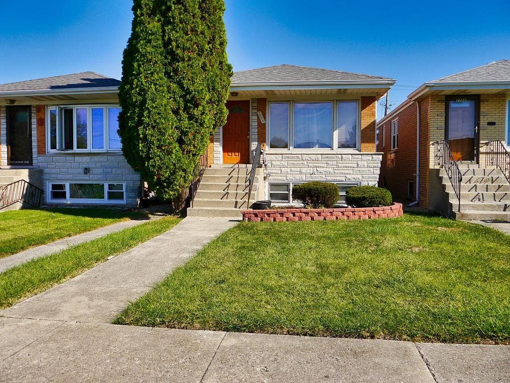 buです。 7739 Laramie Ave, Burbank, IL 60459 | Zillow