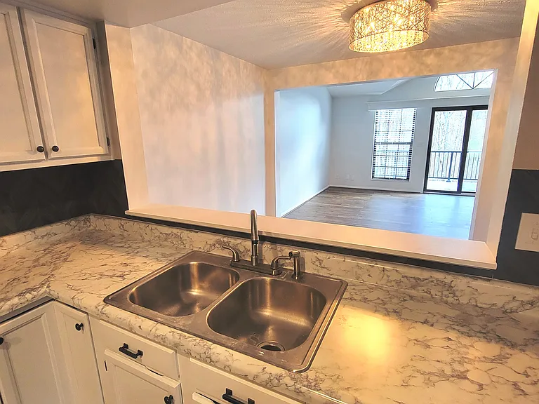 1608 Shady Cove Ln — Photo 7