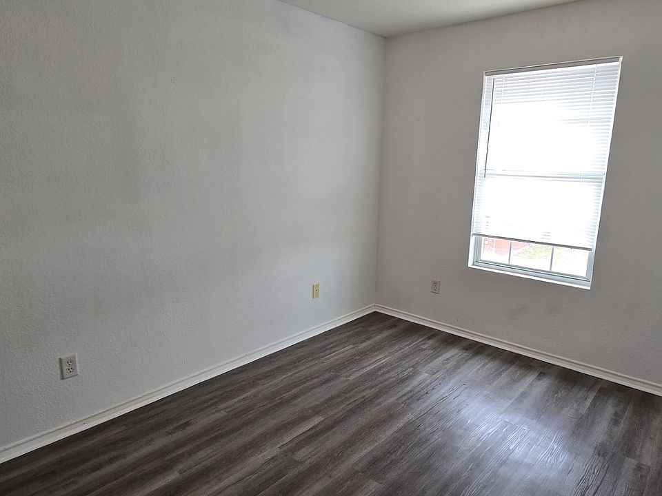 4401-C Abigail 10 bdrm 2 back (1)