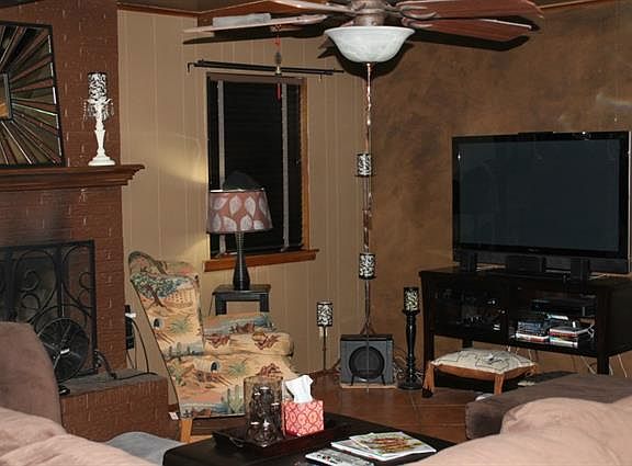 3rd image of 620 NW Lorna St