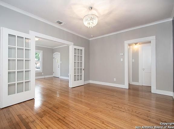 5th image of 1814 W Woodlawn Ave