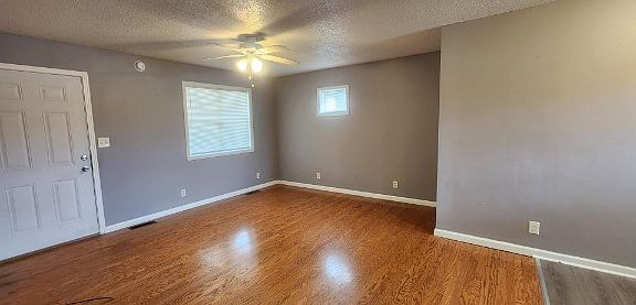2nd image of 2031 Lintwood Dr