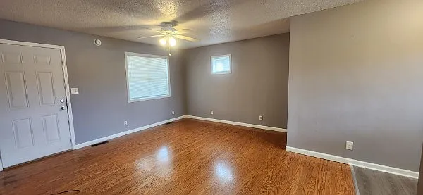 2031 Lintwood Dr — Photo 2