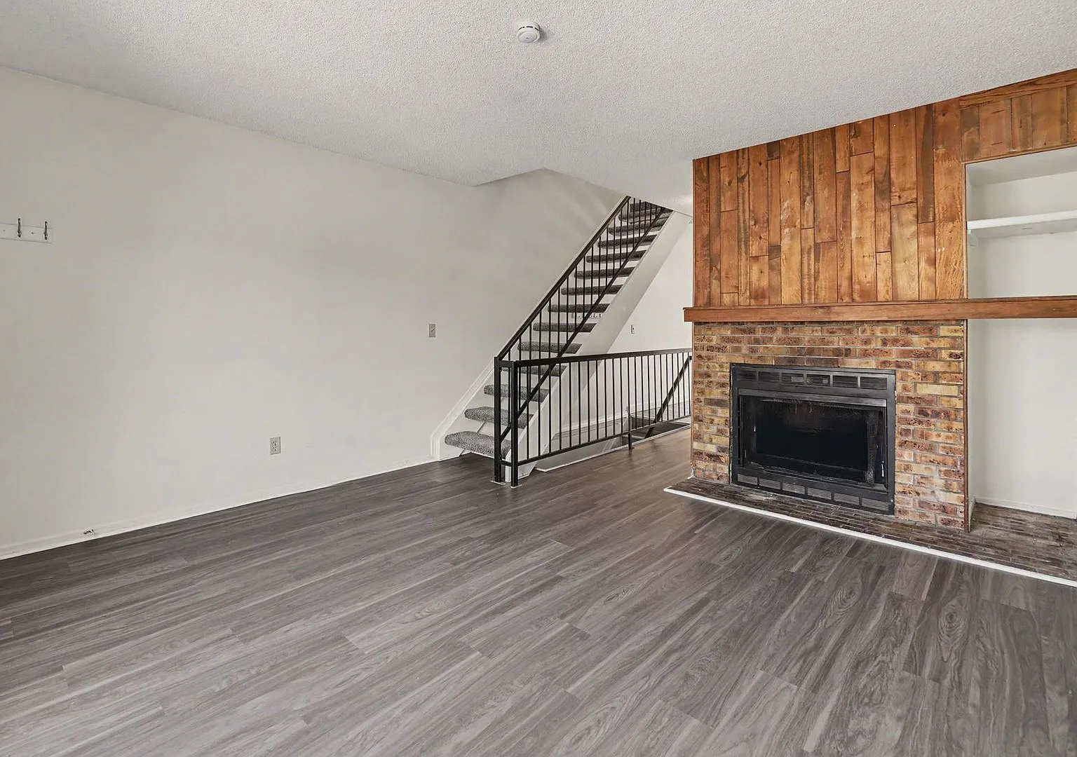 2 Bedroom, 1.5 Bathroom Townhome with In-Unit Laundry & Private Patio **Move-In Special** — Photo 4