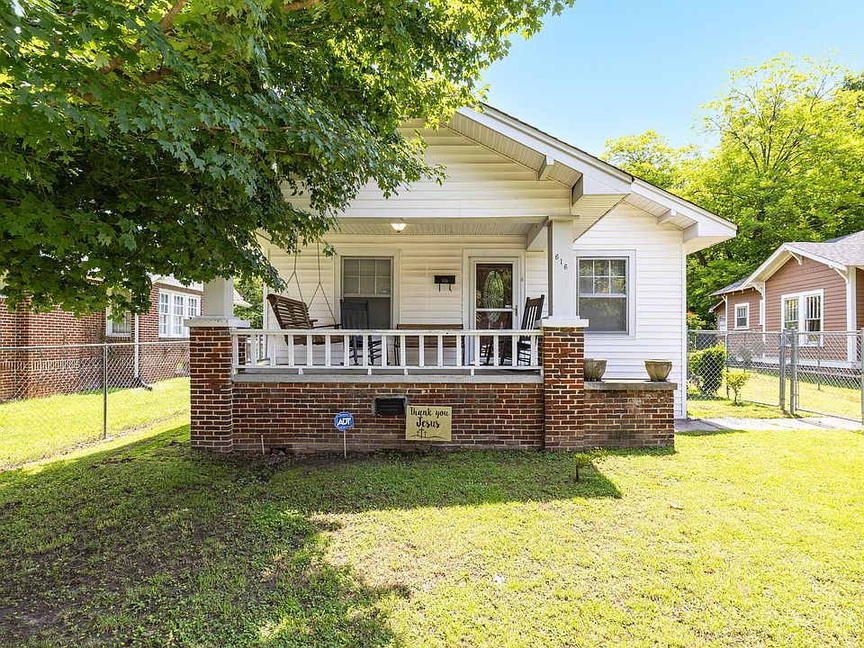 1st image of 616 Willard St