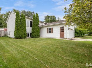 520 Macomb Ave NW, Grand Rapids, MI 49534