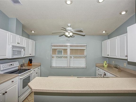 4th image of 3913 SW 26th Ave