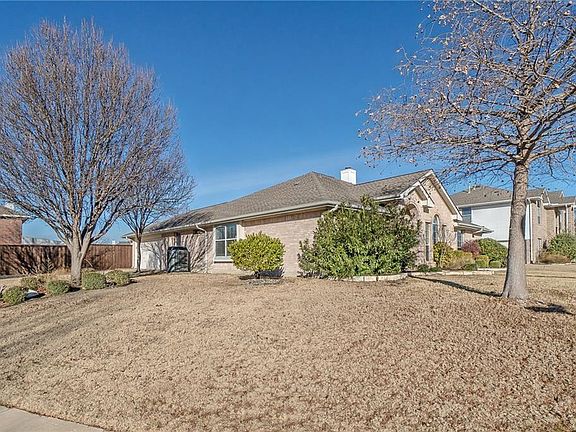 2nd image of 300 Holly Ct