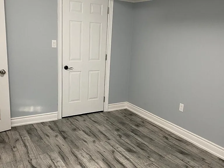 300 Miller Park Ave — Photo 5