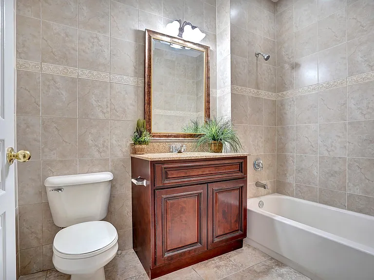 Washington Square Apartments — Photo 14