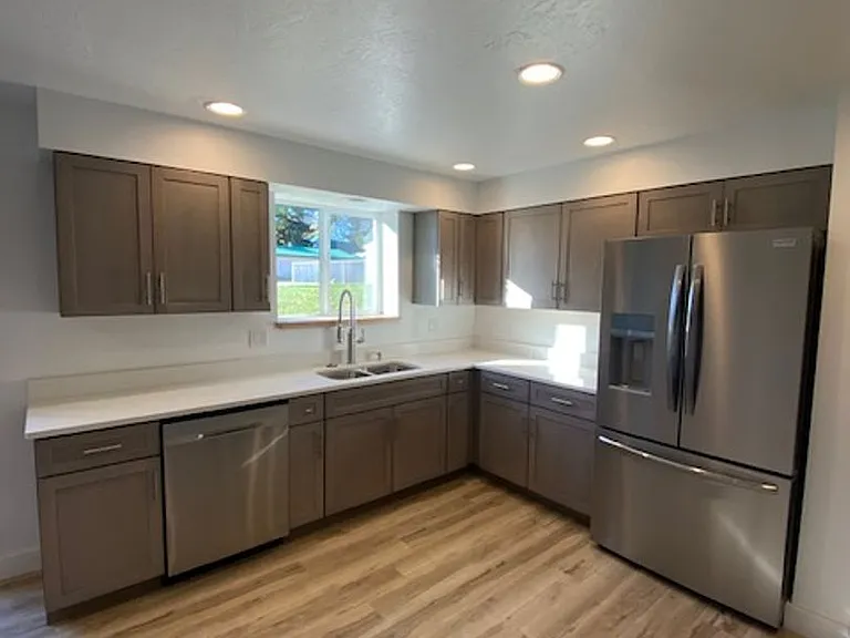 1539 S 9th St W — Photo 4