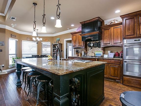 4th image of 1814 Cove Rd