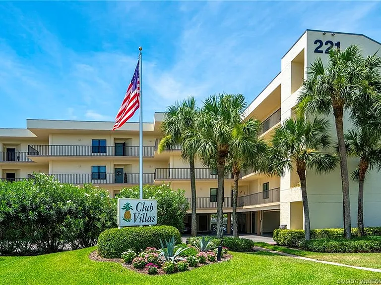 221 NE Plantation Rd #407 — Photo 3