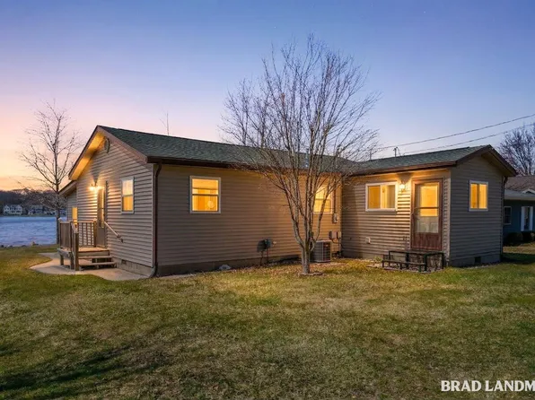 1980 Parker Dr, Wayland, MI 49348