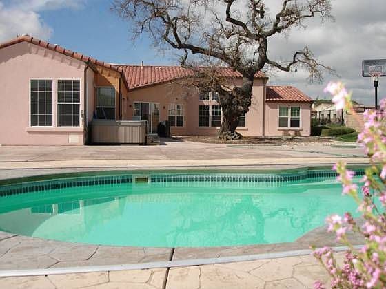 1st image of 919 Vista Cerro Dr