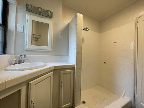 4th image of 2064 E 6th St