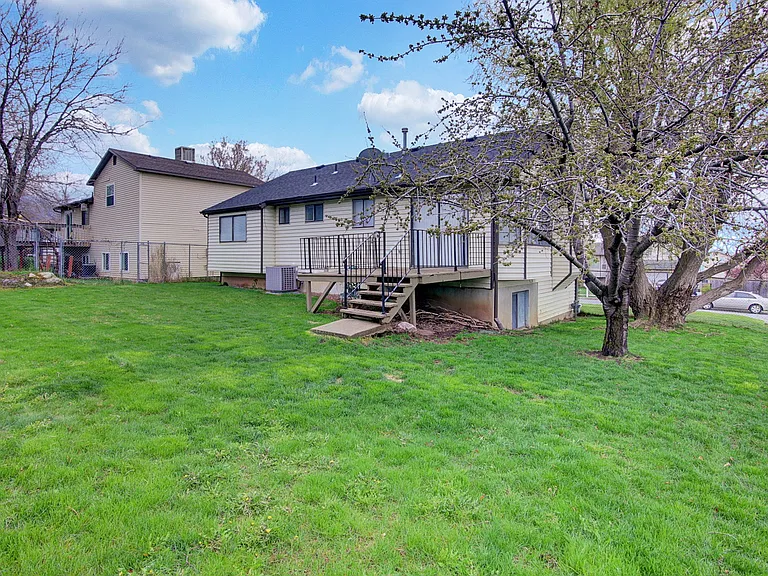 1179 E 2450 N — Photo 16