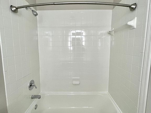 3rd image of 184 Old Park Ave APT 14